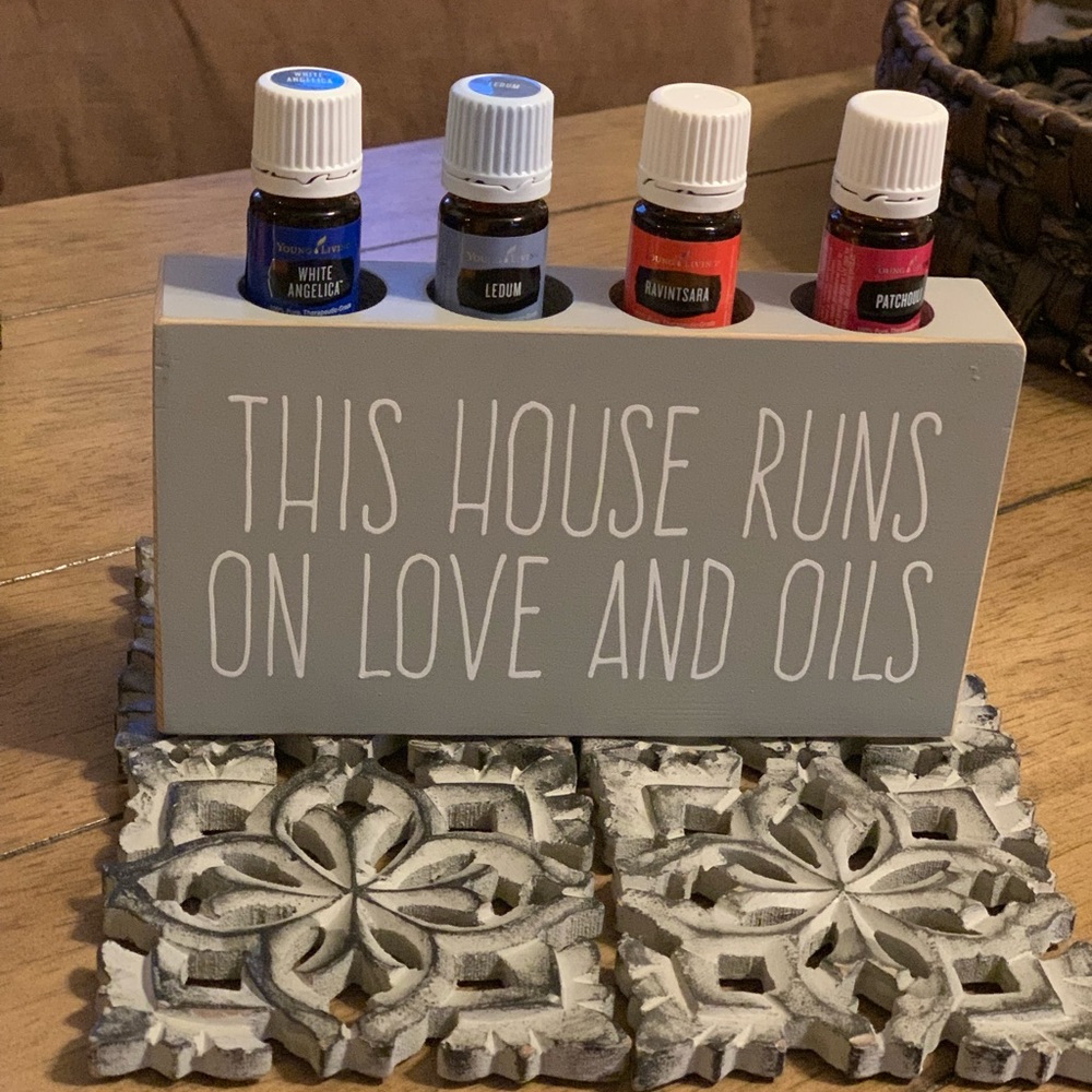 Essential oil holder This House Runs on Love and Oils
